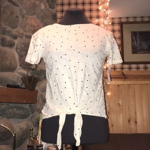 🌺 SALE 🌺  🆕 Polkadot Tie Top